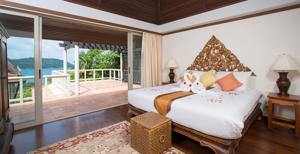 Baan Chaitalay - Elegant master bedroom design